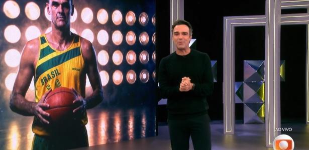 Tadeu Schmidt chora e se emociona ao homenagear Oscar Schmidt no BBB 26