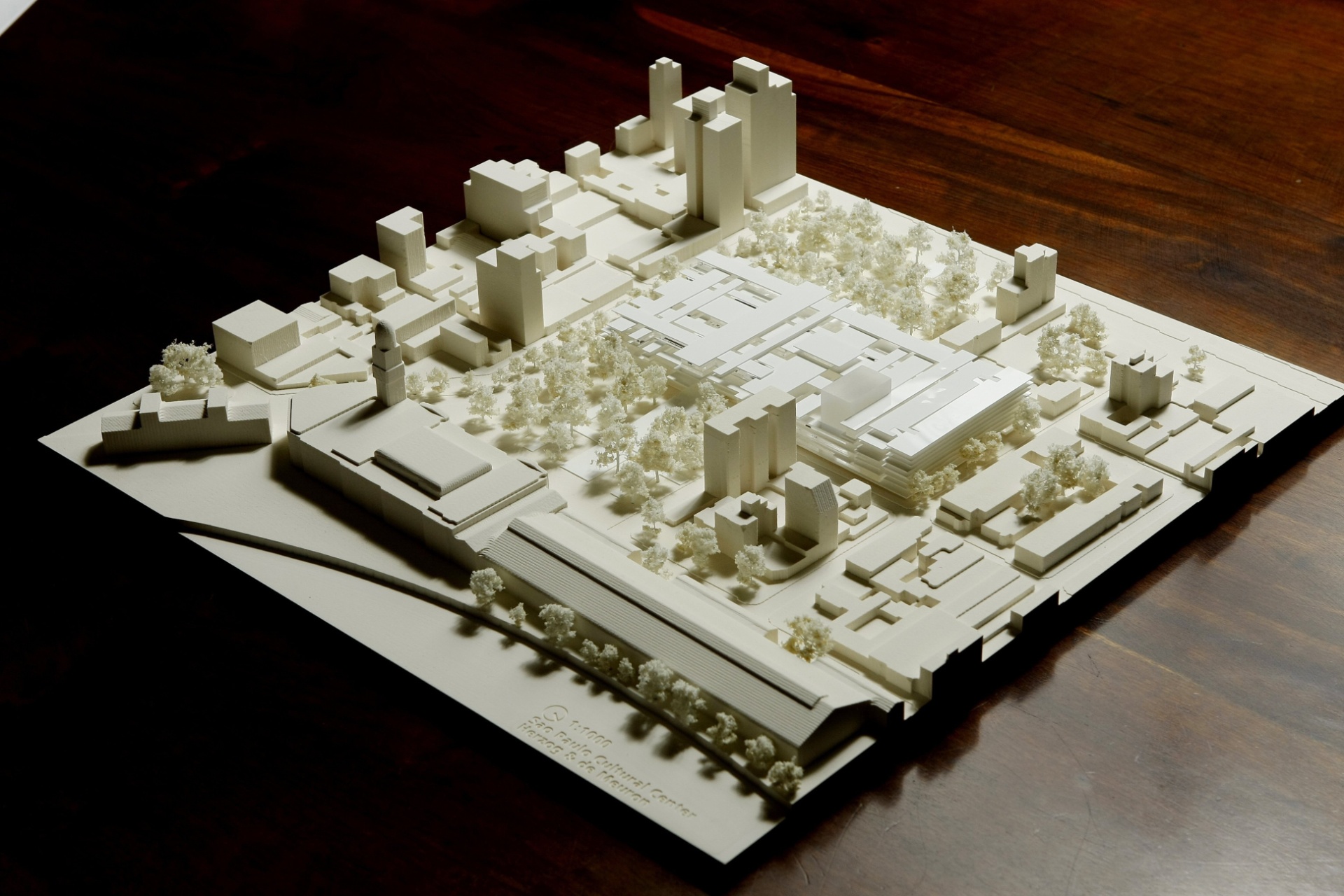 Maquete do Complexo Cultural da Luz, projeto da dupla de arquitetos suíços Jacques Herzog e Pierre de Meuron, encomendado em 2009 pelo Governo do Estado de São Paulo - Eduardo Knapp/Folhapress