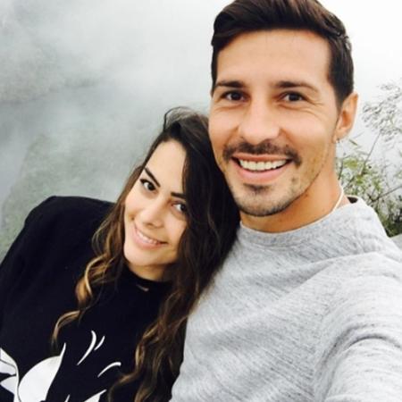 Jonathan Fabbro quando namorava Larissa Riquelme - Reprodução/Instagram/laririquelmeoficial