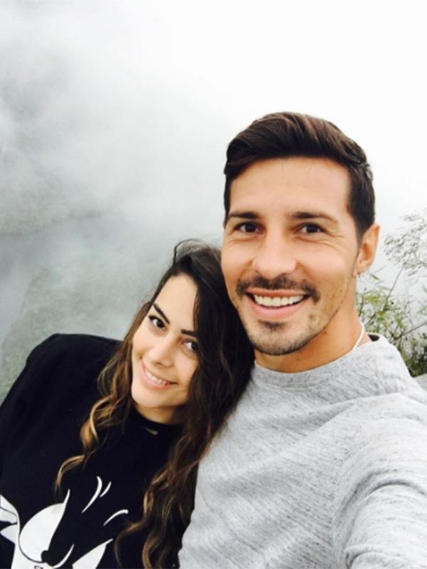 Larissa Riquelme namora o jogador de futebol Jonathan Fabbro, do Cerro Porteño - Reprodução/Instagram/laririquelmeoficial
