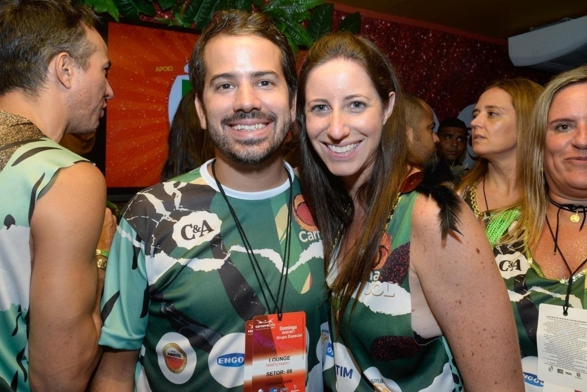 Felipe Maia e Thaís Altschuller durante folia no camarote. Ainda há ingressos para o CarnaUOL na Sapucai. Compre aqui - Erbs Jr./UOL