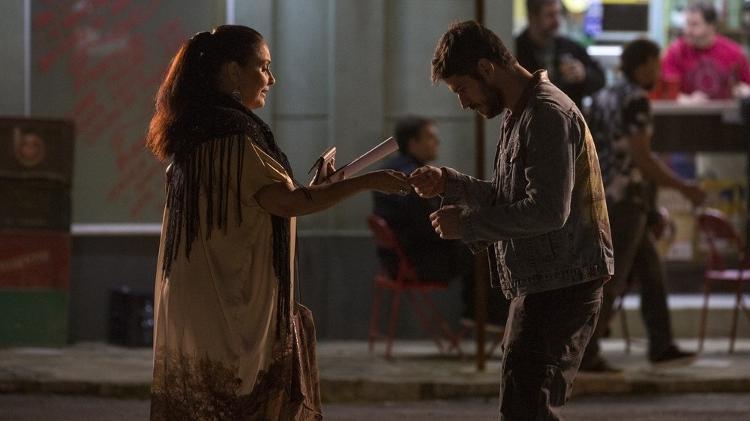 Marco Pigossi e Fafá de Belém em cena de "A Força do Querer" - Reprodução/A Força do Querer/Gshow - Reprodução/A Força do Querer/Gshow