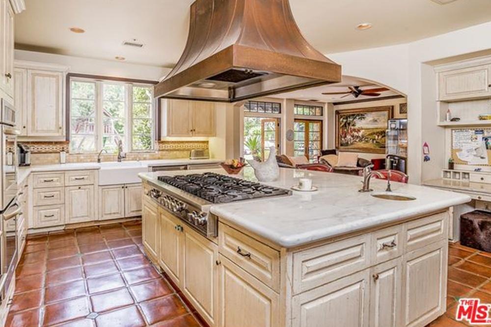 A cozinha é espaçosa - Divulgação Imobiliária TheMLS/Trulia.com