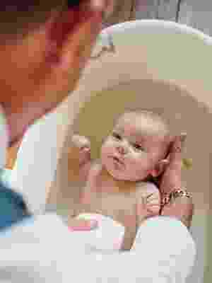 Balde Ou Banheira Faca A Melhor Escolha Para Dar Banho No Seu Filho 12 17 Uol Universa