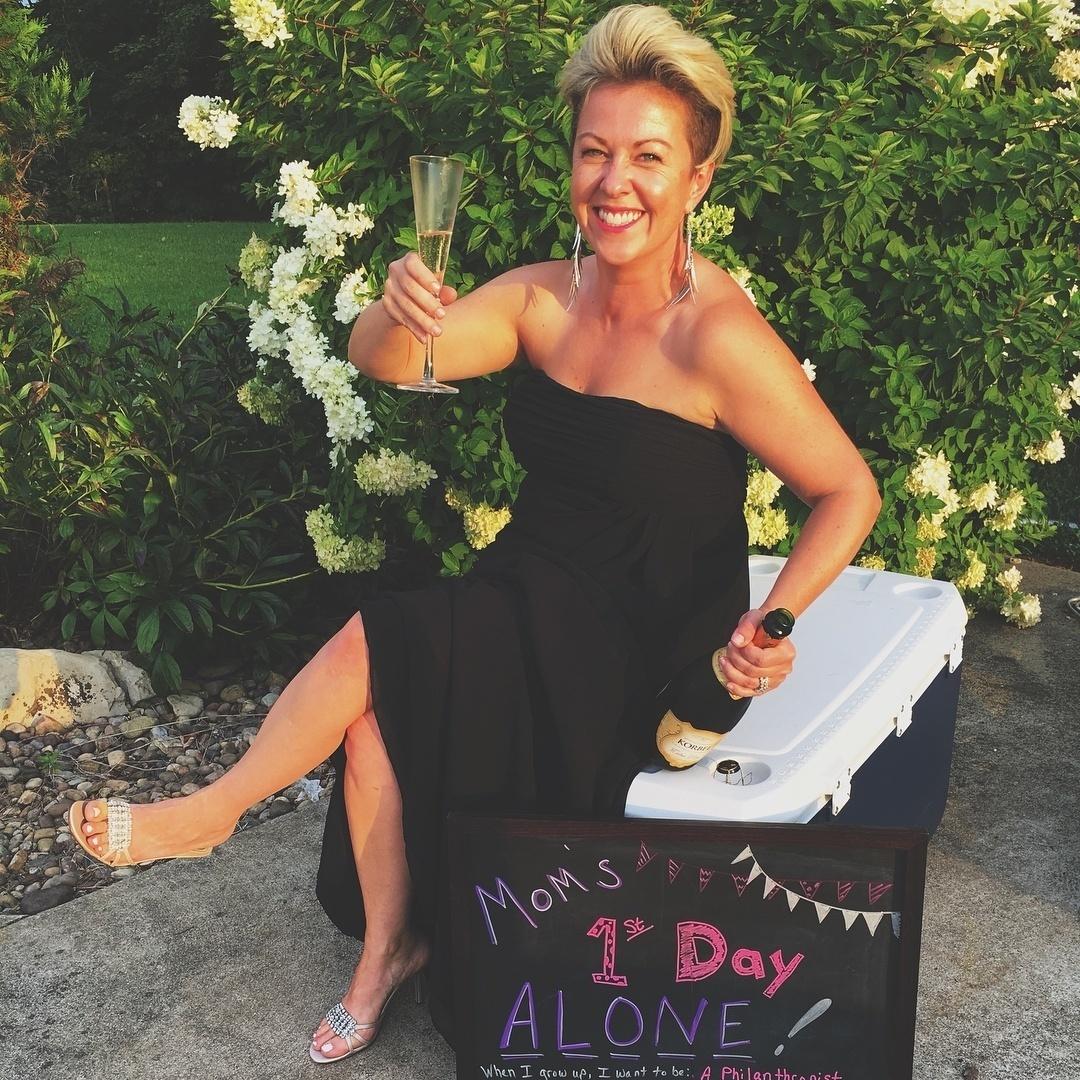 Mãe festeja fim das férias escolares - Reprodução/Instagram