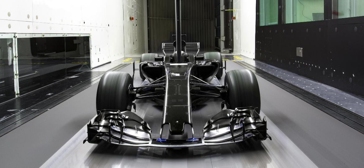 Na fábrica da equipe Formula 1 Renault, tecnologias que também são usadas nos carros da marca francesa - Luca Mazzocco/Divulgação