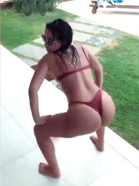 Anitta rebola em festa de Natal - Reprodução/Instagram