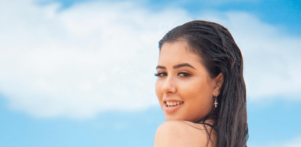 Mais De Férias com o Ex | Ex-Chiquitita Cinthia Cruz deixa toalha cair, mas é salva por edição
