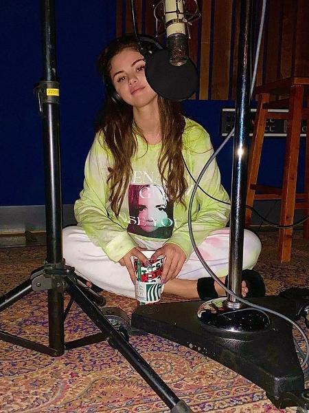 Selena Gomez em estúdio - Reprodução/Instagram