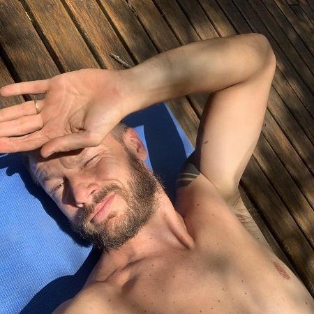 Rodrigo Hilbert posta selfie tomando sol - Reprodução / Instagram