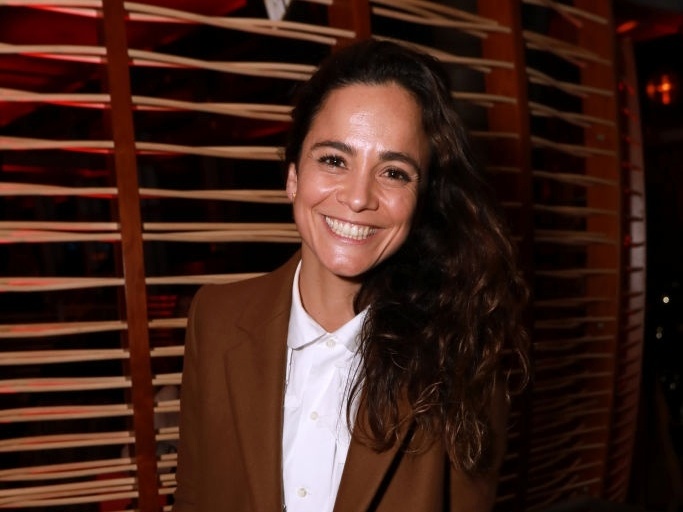 Alice Braga quer temas latinos na TV mais amplos que imigração e narcotráfico