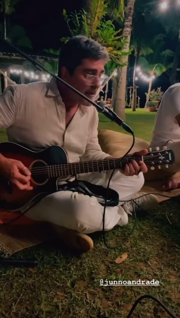 Junno Andrade canta durante casamento de Sasha e João Figueiredo - Reprodução/Instagram @joãofigueiredof