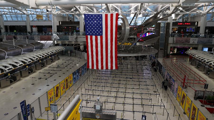 Terminal vazio no aeroporto internacional John F. Kennedy em dezembro - Anadolu Agency via Getty Images