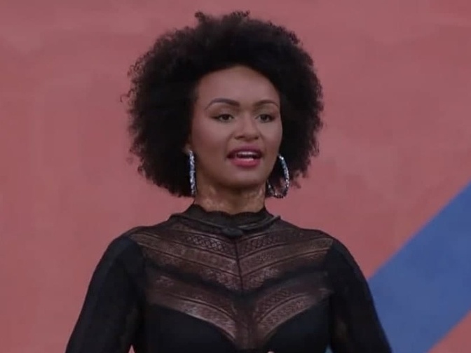 Após exposição, Natália tenta se defender, mas é impedida por Tadeu