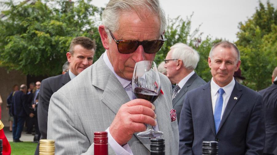 Conteúdo dos vinhos deverá ser explícito aos apreciadores, como o rei Charles 3º - Ben MacMahon - Pool/Getty Images