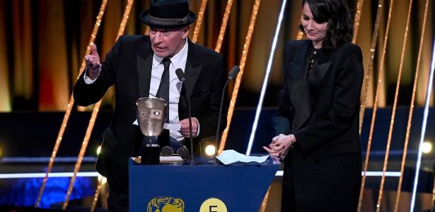 Bafta: Diretor de 'Emilia Pérez' honra atriz polêmica em discurso