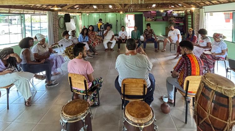 Aula na Escola Afroclimática Mãe Beata de Yemanjá Aula na Escola Afroclimática Mãe Beata de Yemanjá