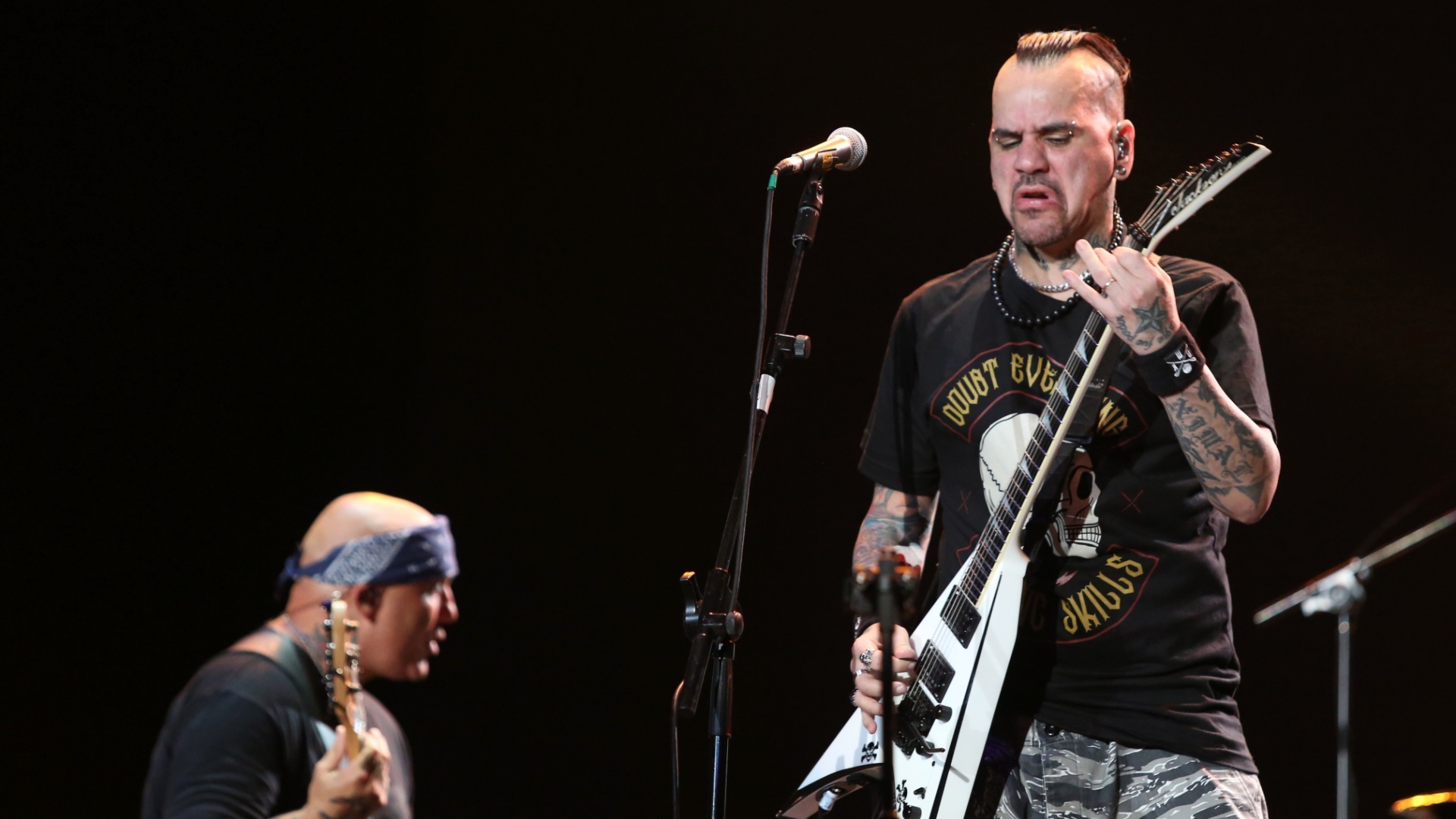 25.set.2015 - Com membros de diversas nacionalidades latinas, a banda De La Tierra abre o palco Mundo no quinto dia do Rock in Rio 2015 - Marco Antonio Teixeira/UOL
