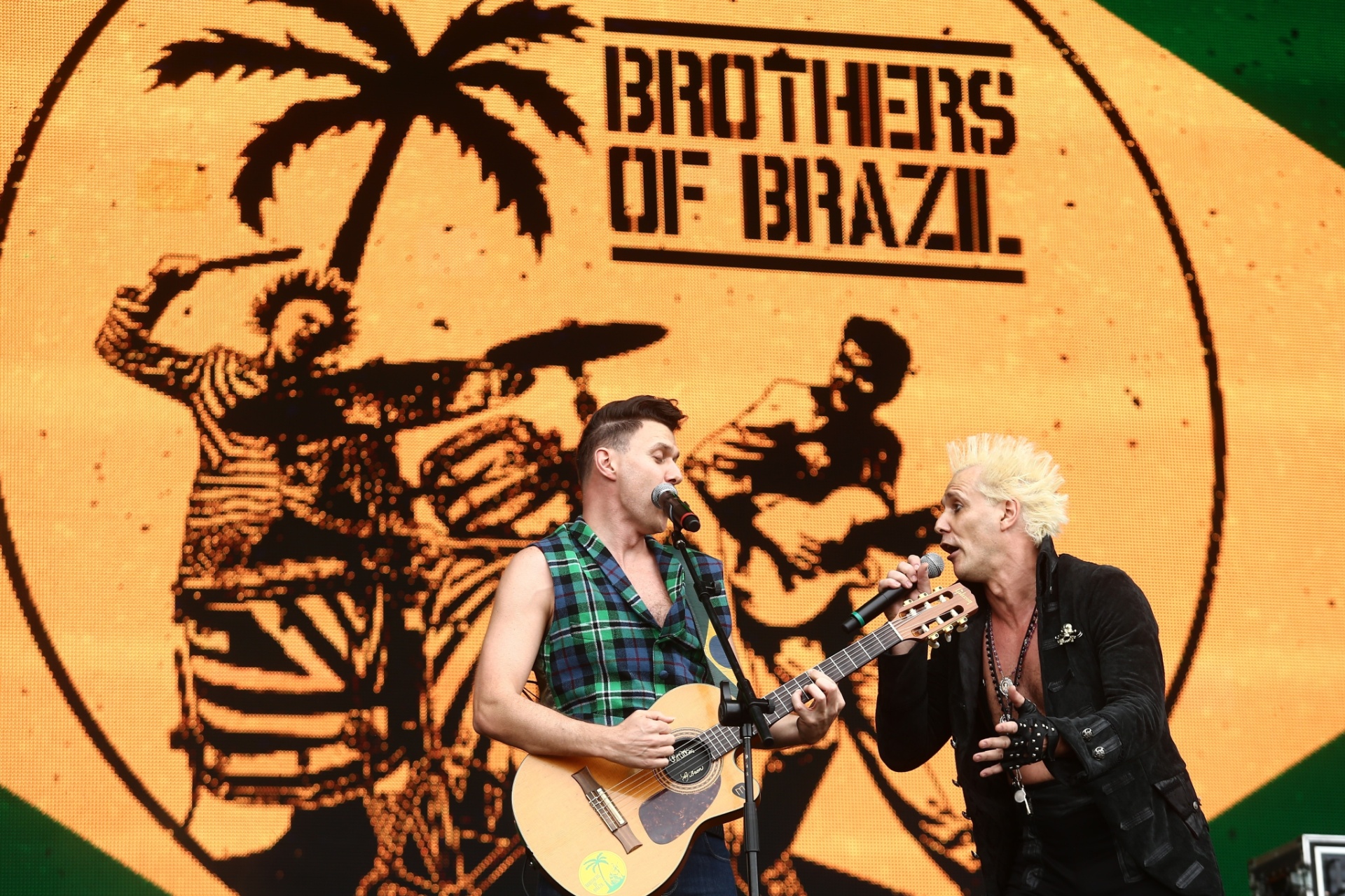 26.set.2015 - Supla junto com seu irmão João formam o Brothers of Brazil, que abre o palco Sunset durante o sexto dia do festival Rock in Rio 2015. - Wilton Junior/Estadão Conteúdo