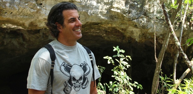 Alvaro Garnero durante viagem para conhecer os rios subterrâneos do mexico - Divulgação/Record
