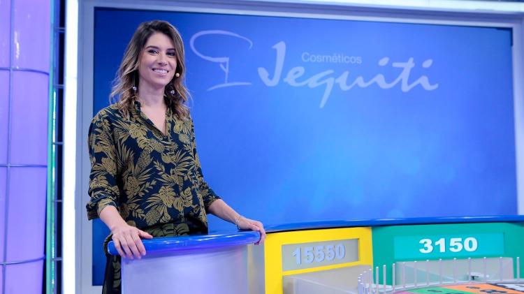 Rebeca Abravanel, filha de Silvio Santos, apresenta o "Roda a Roda"