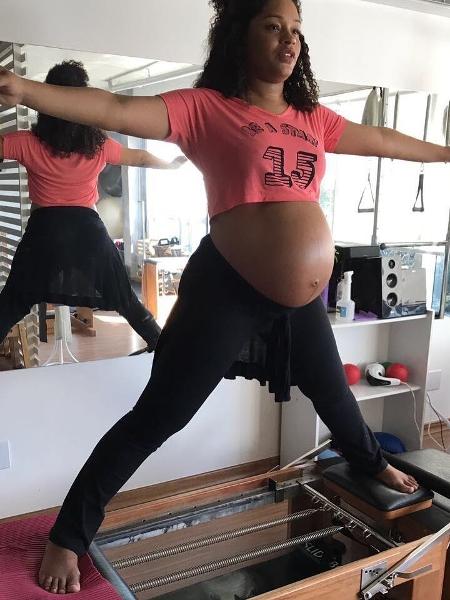 Juliana Alves continuou fazendo pilates mesmo com barrigão de 37 semanas de gravidez - Reprodução/Instagram