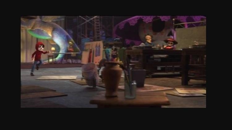 Reparou nas gêmeas de "O Iluminado" em cena de "Viva - A Vida É Uma Festa"? - Reprodução - Reprodução