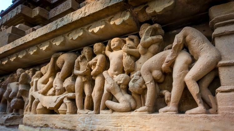 Esculturas em ato sexual exibidas na fachada de um dos templos de Khajuraho - Getty Images/iStockphoto - Getty Images/iStockphoto