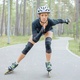 Mulher andando de patins - grinvalds/IStock