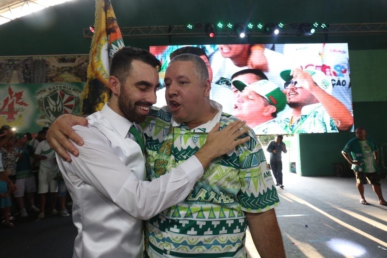 Integrantes da Mancha Verde comemora primeiro título do Carnaval de SP - Ricardo Matsukawa/UOL