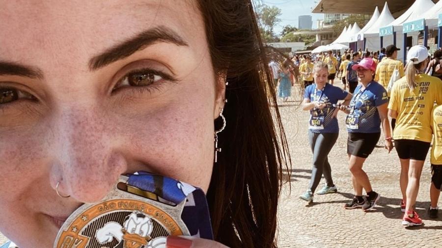 Jornalista exibiu medalha para seus seguidores - Reprodução/Instagram