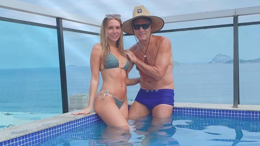 Carol Portaluppi e Renato Gaúcho na piscina - Reprodução/Instagram