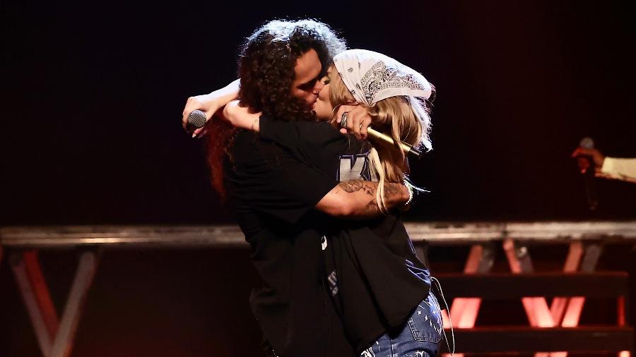 A cantora subiu ao palco para cantar com o namorado - Manuela Scarpa/Brazil News