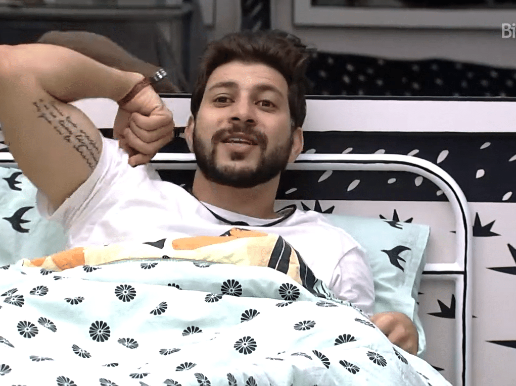 Sobe: 'Estamos em um jogo, não em colônia de férias', diz Caio