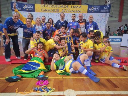 Ele treina a seleção brasileira de futsal Down e hoje é campeão mundial -  17/05/2021 - UOL ECOA