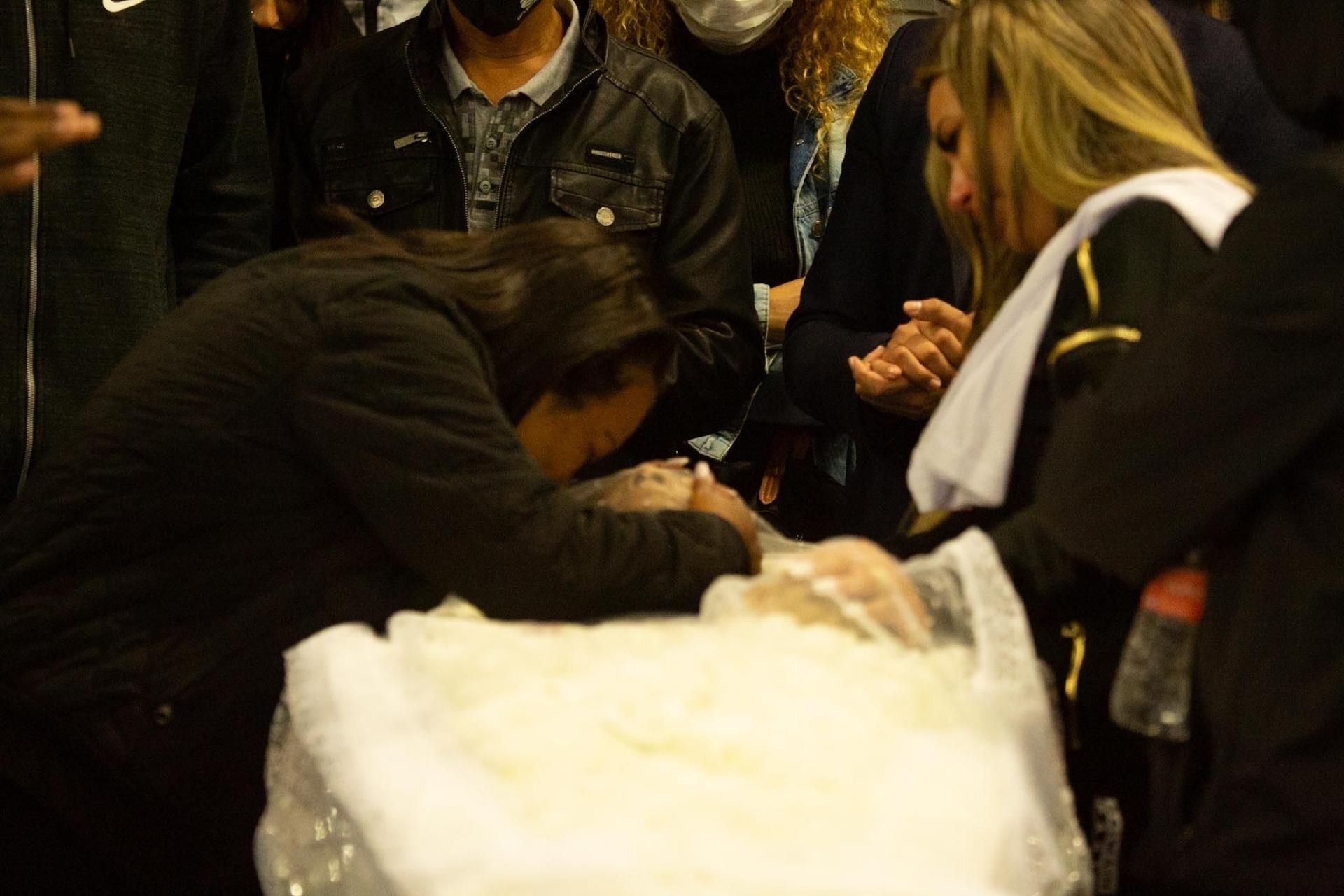 A mãe de MC Kevin, Valquíria Nascimento, e a viúva, Deolane Bezerra - Amauri Nehn/Brazil News