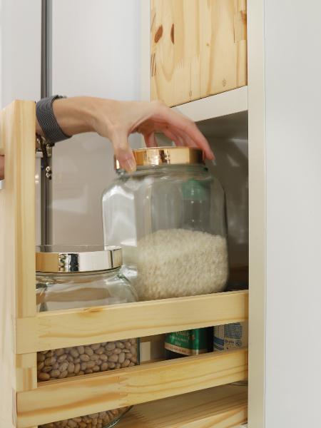 Nichos ajudam a guardar objetos de uso cotidiano no ambiente em questão - Mariana Orsi - Mariana Orsi