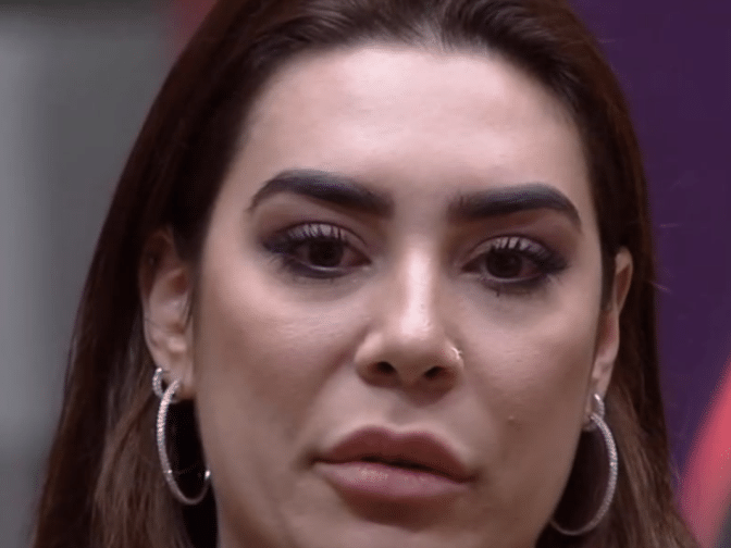 Naiara Azevedo diz que quer sair do 'BBB 22' e faz discurso de despedida