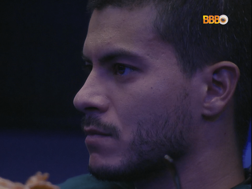 Arthur reclama de P.A em máquina de jogo: 'Se fosse eu falariam'