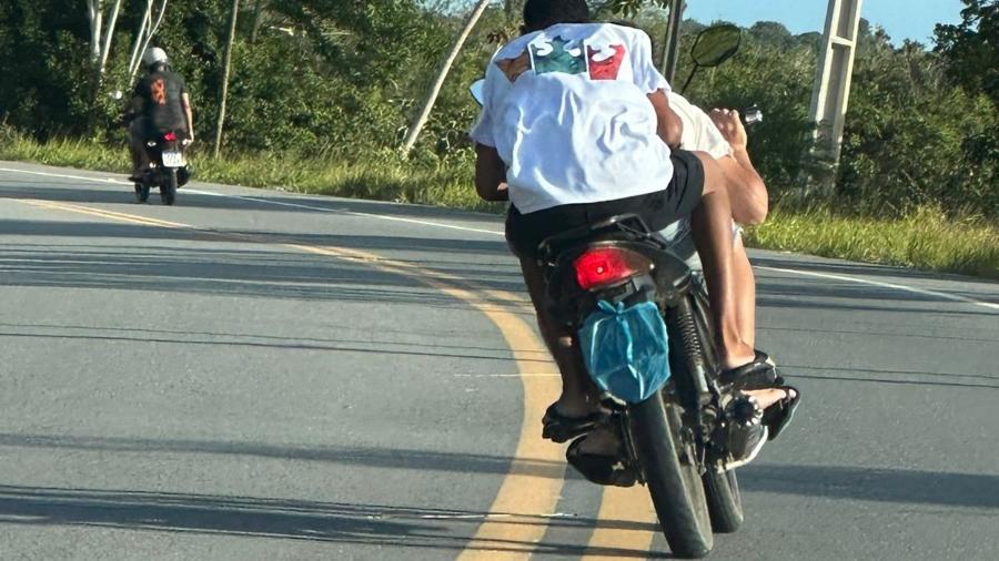 Sacola é utilizada para esconder a placa e evitar fiscalização eletrônica