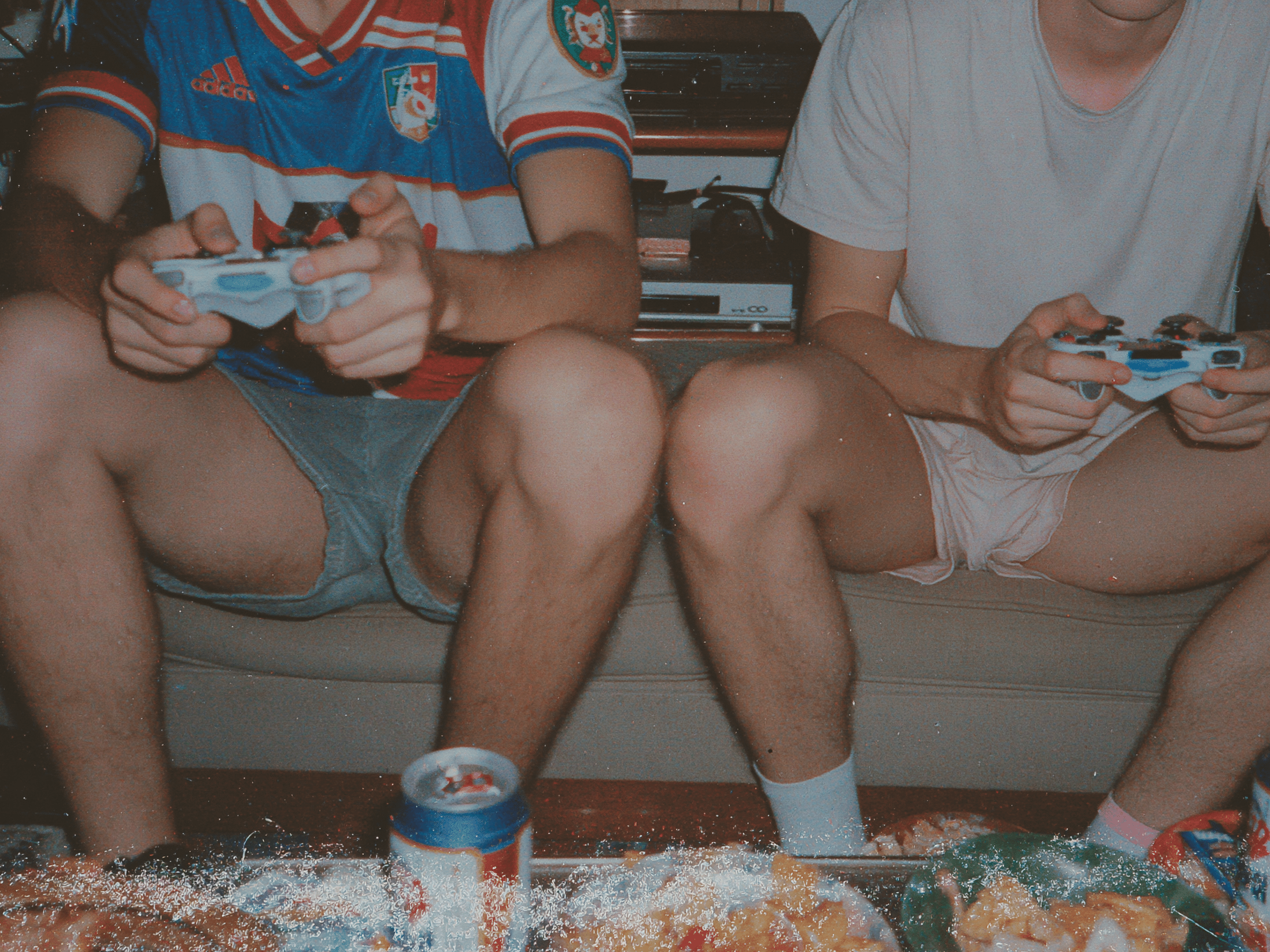 Sexo no Game: Amigos Transformam Noite de Jogos em Experiência Íntima