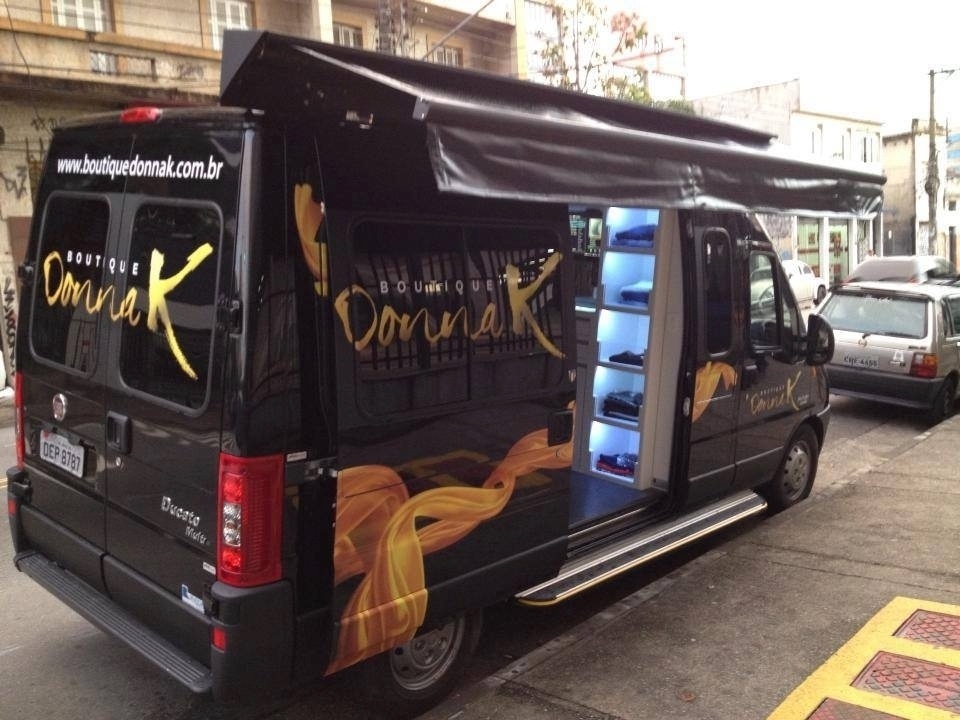 "Boutique Donna K", de Katia Moreira, que circula vendendo as suas peças desde 2012 pela cidade de São Paulo - Divulgação