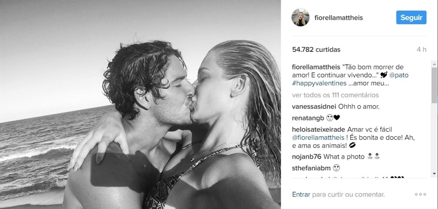 Fiorella Matheis citou um verso famoso de Mário Quintana para declarar seu amor ao jogador Alexandre Pato no Valentine's Day: "'Tão bom morrer de amor! E continuar vivendo' #happyvalentines ...amor meu..." - Reprodução/Instagram