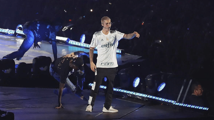 Justin Bieber com a camisa do Palmeiras em show no Allianz Parque de 2017 - Reprodução/Facebook/@SEPalmeiras