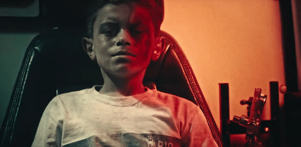 Criolo - Boca de Lobo - Menino uniforme - Reprodução - Reprodução