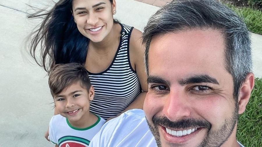 Simone Mendes e Kaká Diniz ao lado do filho Henry - Reprodução/Instagram @kakadiniz1