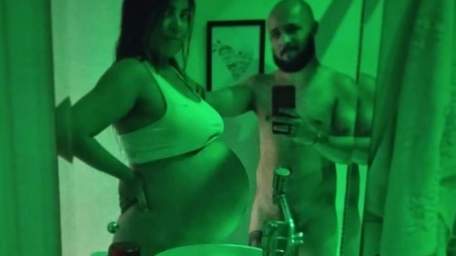 Raquel Pacheco, grávida de gêmeas, e o noivo, Xico Santos - Reprodução/Instagram