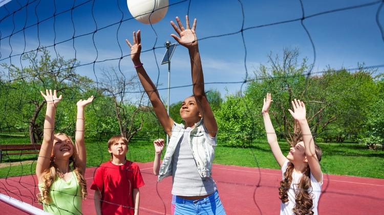 Benefícios dos esportes coletivos para adolescentes e crianças