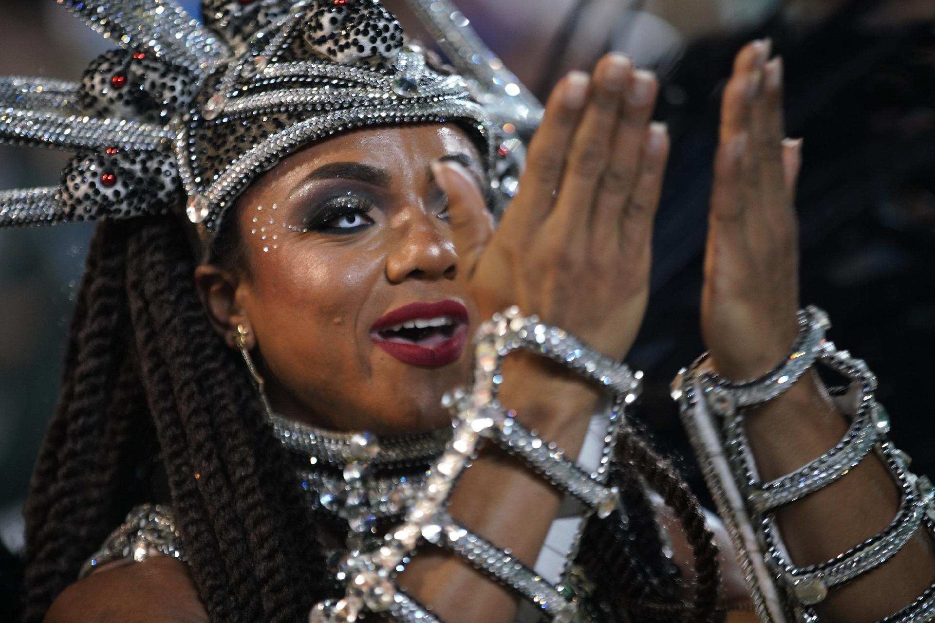 23.abr.2022 - Mocidade Independente de Padre Miguel desfila na segunda noite de carnaval na Sapucaí - Ricardo Borges/UOL