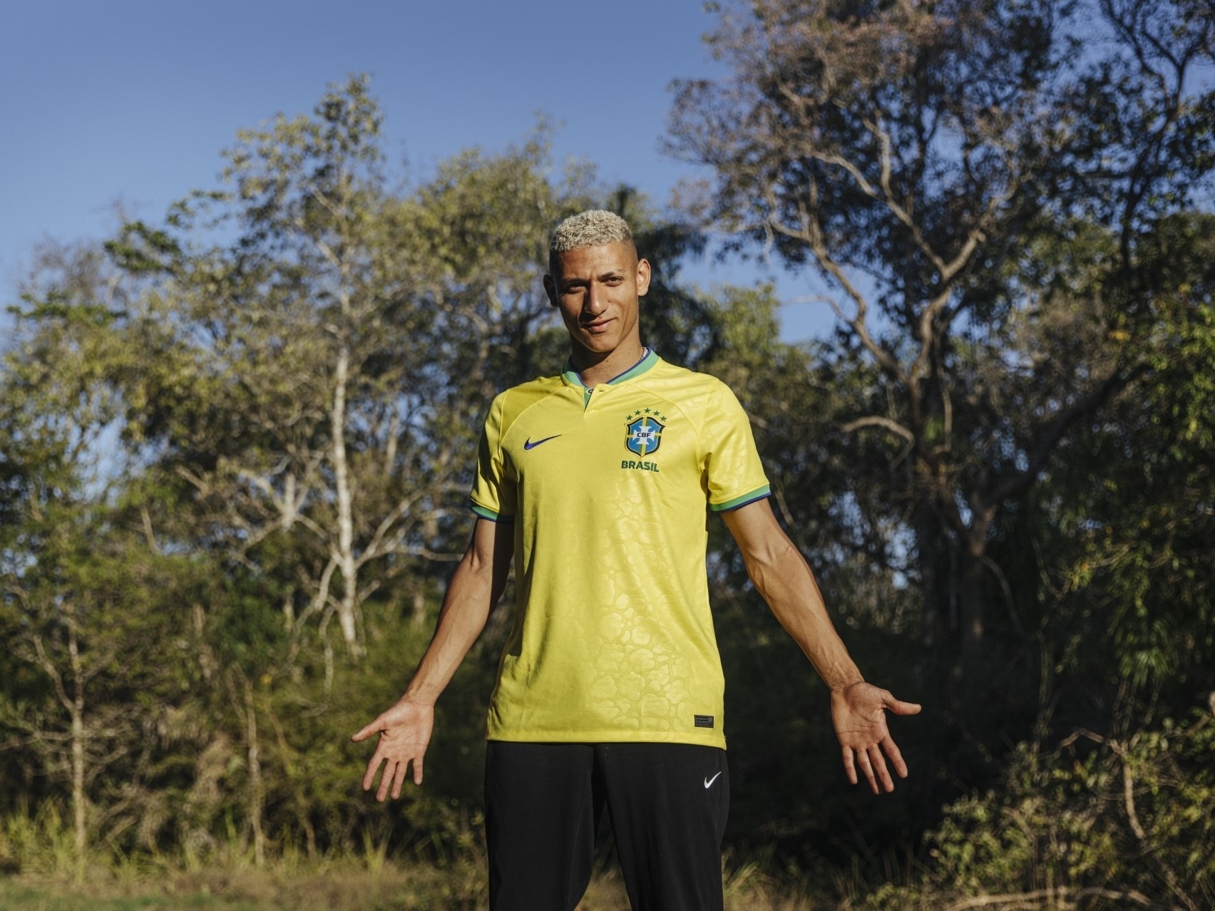 Nike lança novas camisas da seleção brasileira em homenagem à Copa de 70 -  08/11/2020 - UOL Esporte